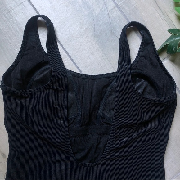 Gottex front skirted side swept ribbed one piece bathing suit black. Size 14. - Picture 7 of 11